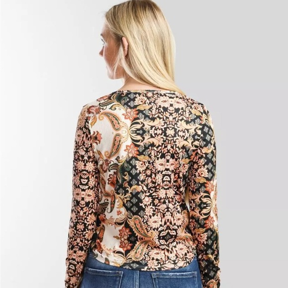 🌹WILLOW & ROOT WRAP AROUND TOP - Picture 2 of 7